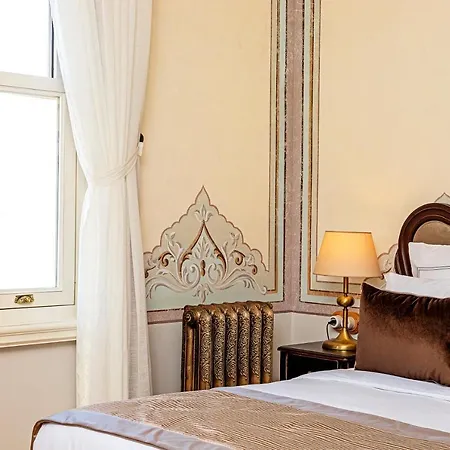 Meroddi Barnathan Istanbul