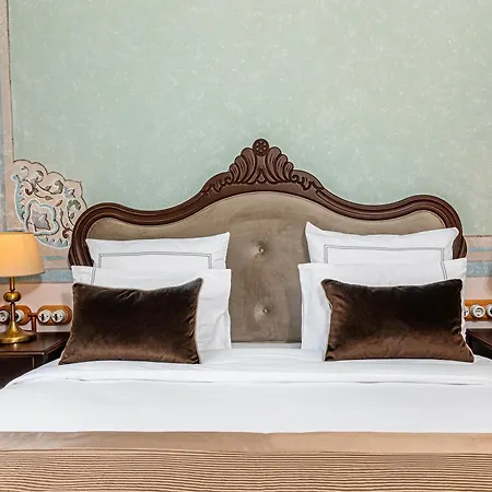 Meroddi Barnathan Istanbul