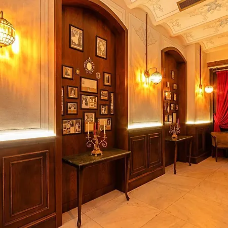 Meroddi Barnathan * Istanbul