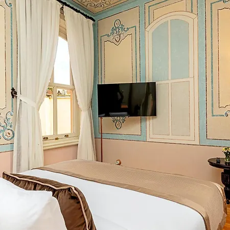 Meroddi Barnathan Istanbul